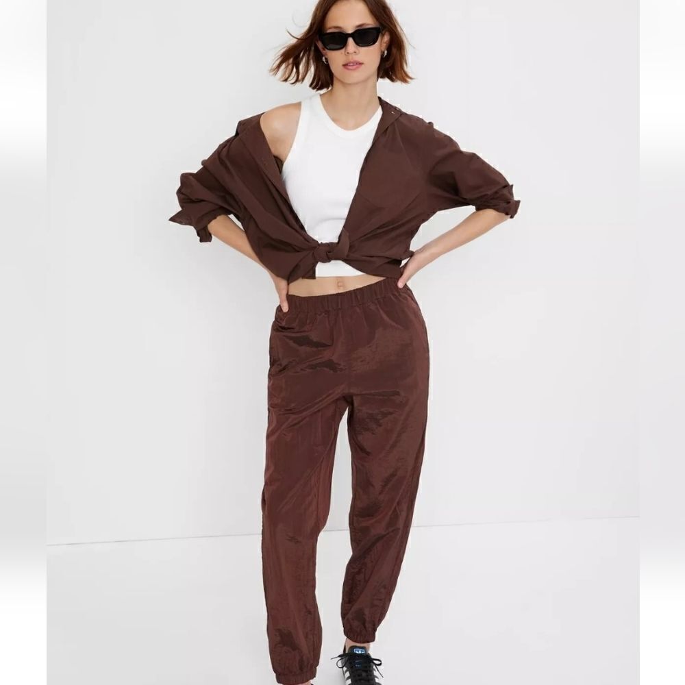 GapFit Lustre Windbreaker Jogger Pants High Rise LARGE NWT Brown Noir Quick Dry